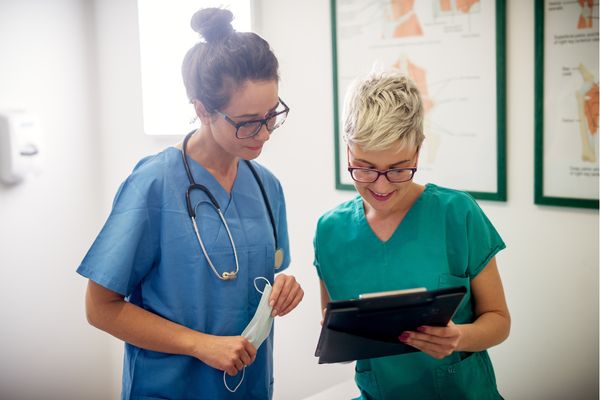 How to Write a Nursing Peer Review: Examples and Tips