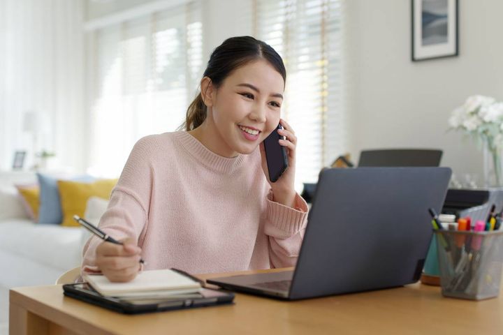 A nurse learns how to find online nursing jobs easily with these steps outlined in this article.