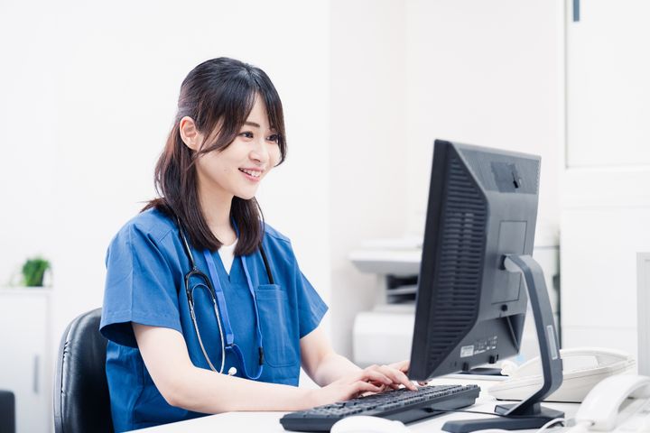 A nurse researches free CE for nurses to add to her continuing education.