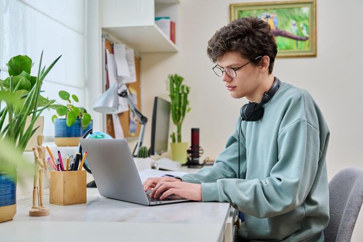 Nursing student writing a cover letter