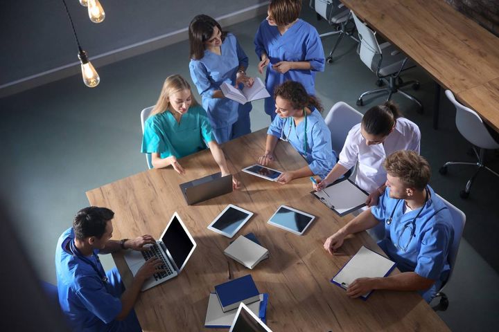 A group of nursing students discuss associate degree vs. bachelor degree.