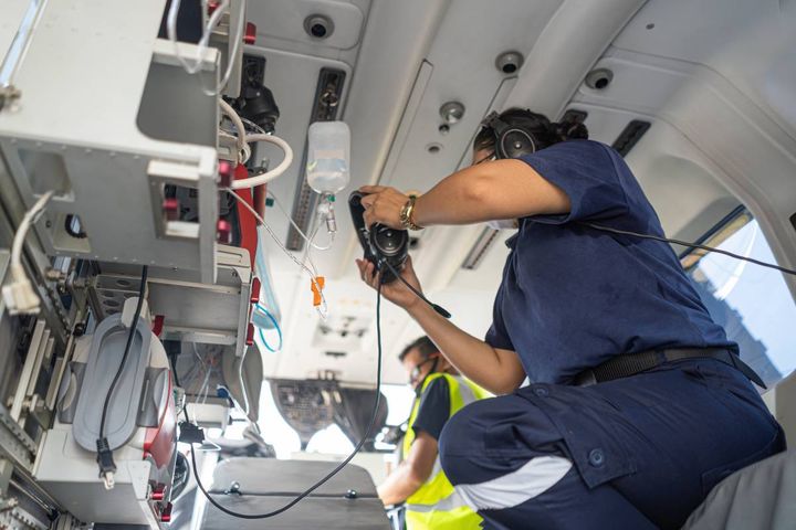A nurse demonstrates the skills in their flight nurse cover letter.