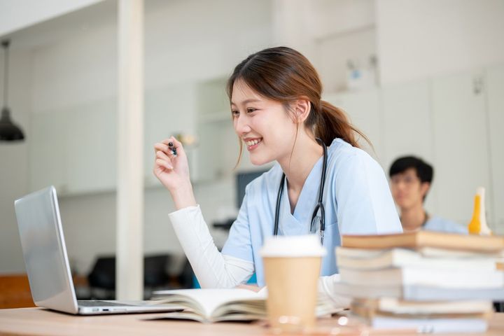 A nurse sends a message to a patient using a HIPAA compliant email service.
