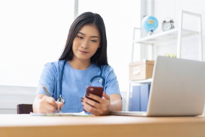 A nursing professional researches how to become an RN in Arkansas.