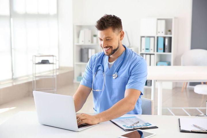 A nurse researches the Iowa Board of Nursing license renewal process.