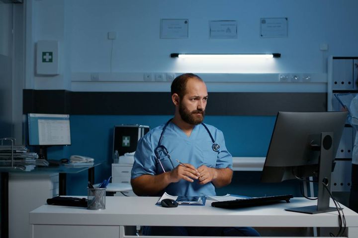 A nurse demonstrates the responsibilities of night shift nurses.