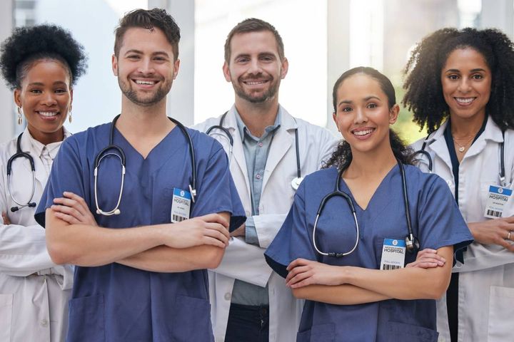 A group of nurses and doctors demonstrates a healthy nursing culture.