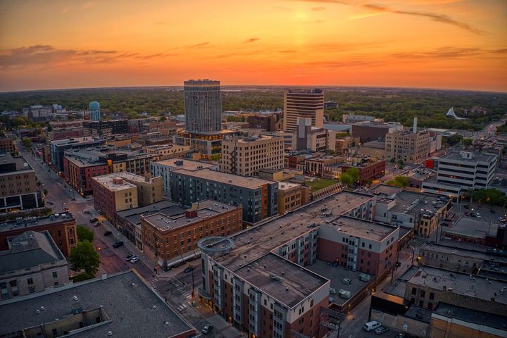 A picture of the skyline of Fargo, North Dakota at sunrise