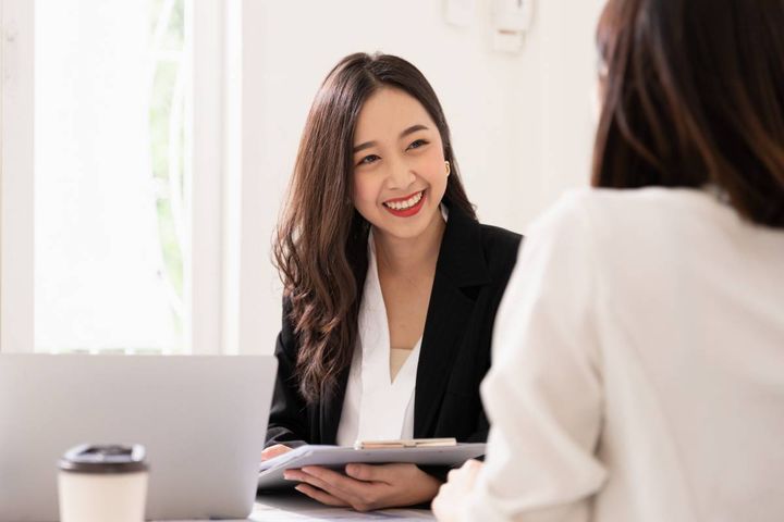 A hiring manager asks a question about strength and weakness as a nurse.