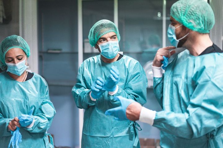 A member of a surgical team uses the ARCC process to question the lead surgeon's activities.
