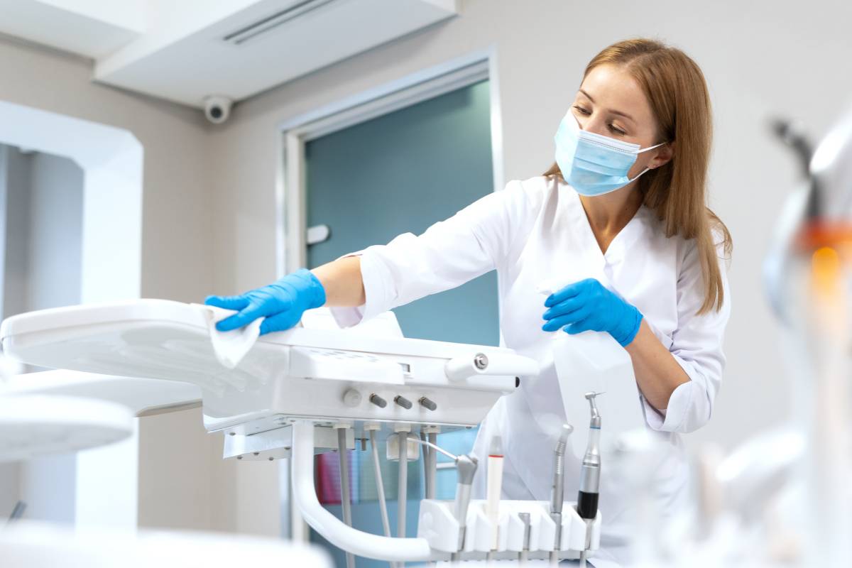 A nurse with CIC certification works in a hospital room.