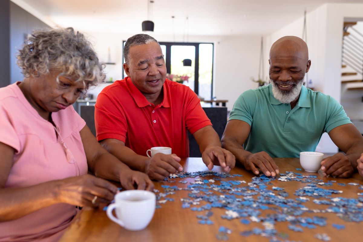 Good games for dementia patients include jigsaw puzzles, as pictured here.