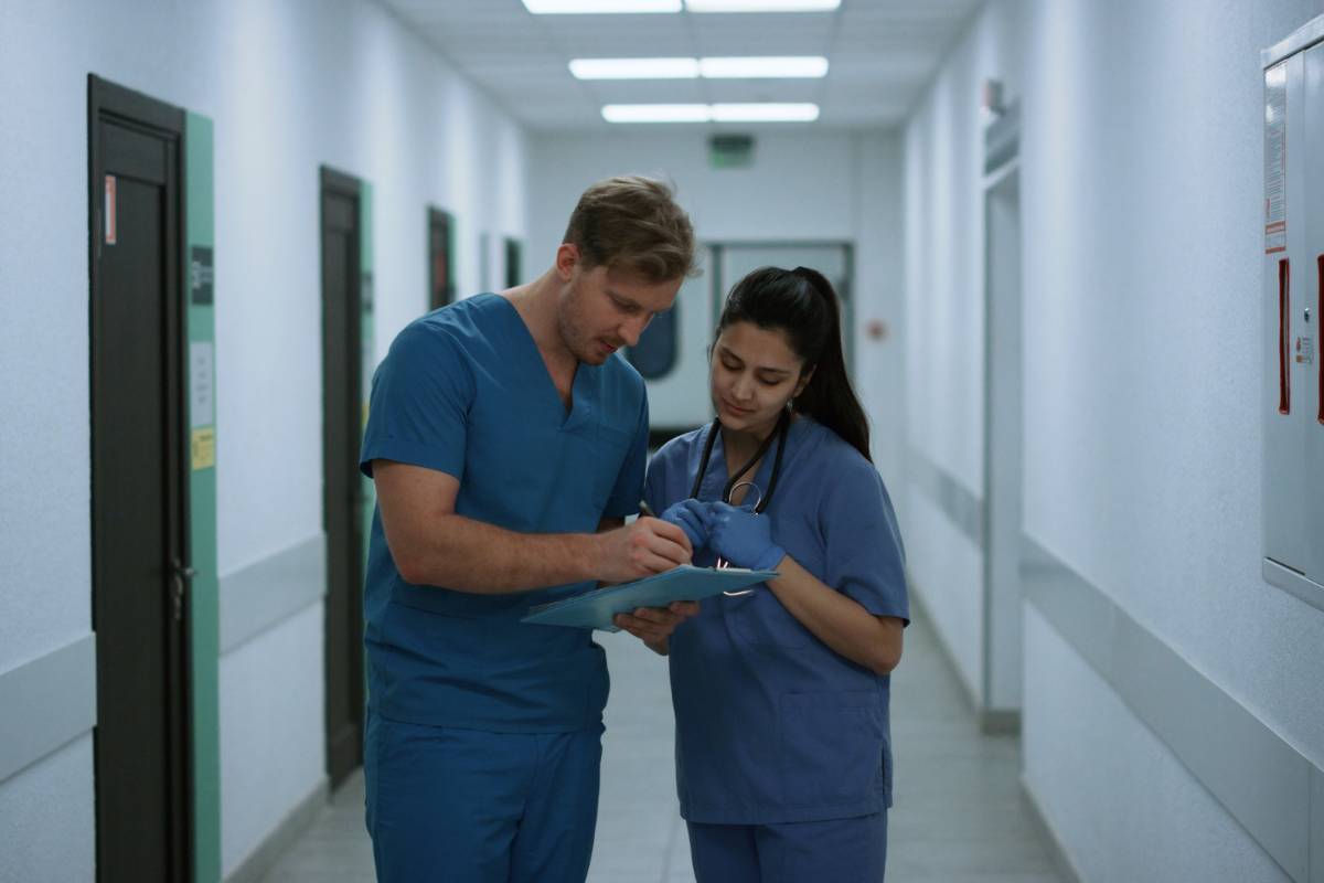 Two nurses discuss the difference between ICU vs. ER nursing.