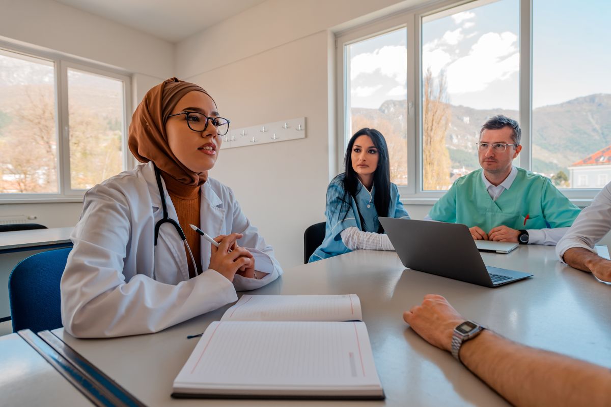 A physician and some nurses gather to discuss new protocols.