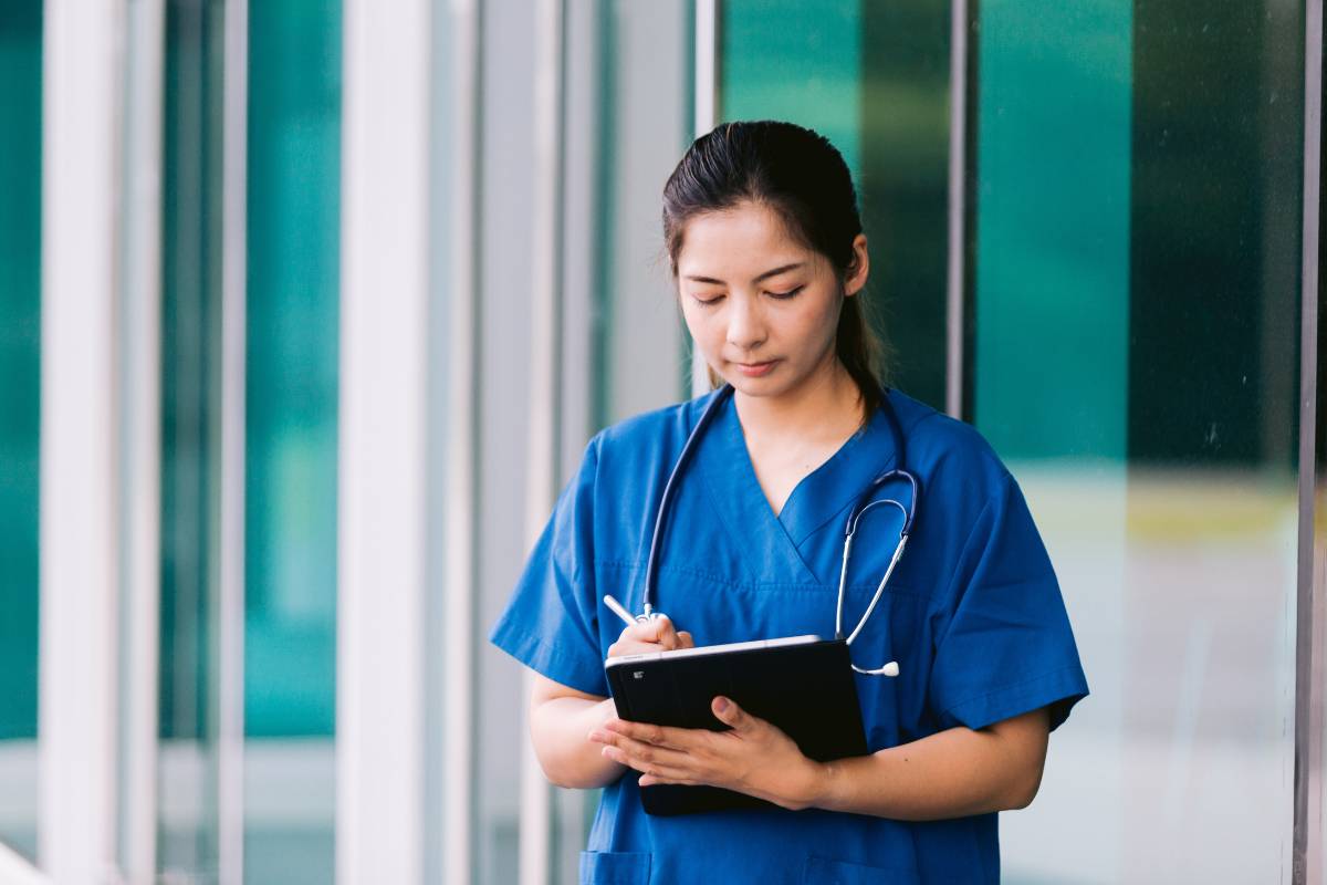 A nurse works on her KS nursing license renewal process.