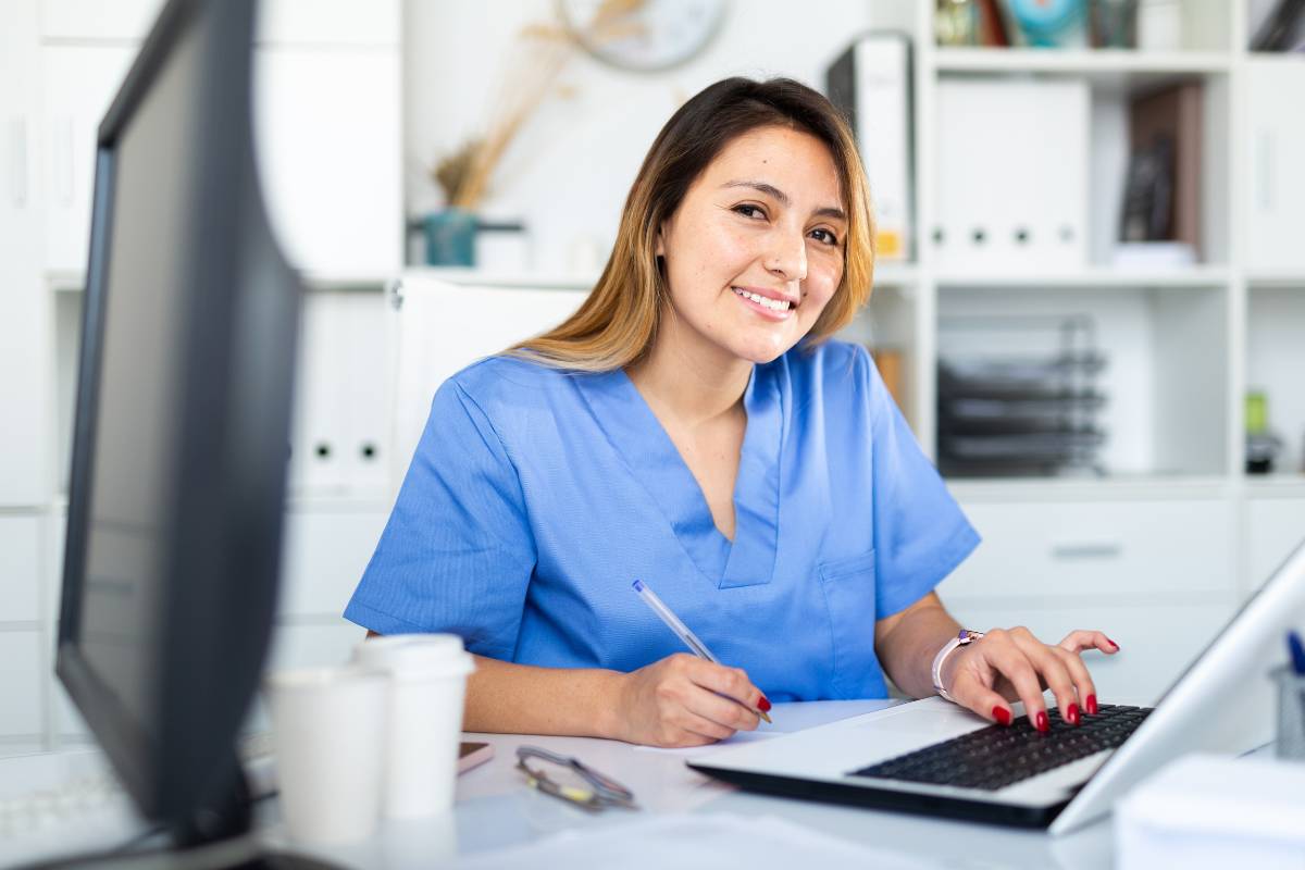 A CMA researches how to switch from medical assistant to RN.