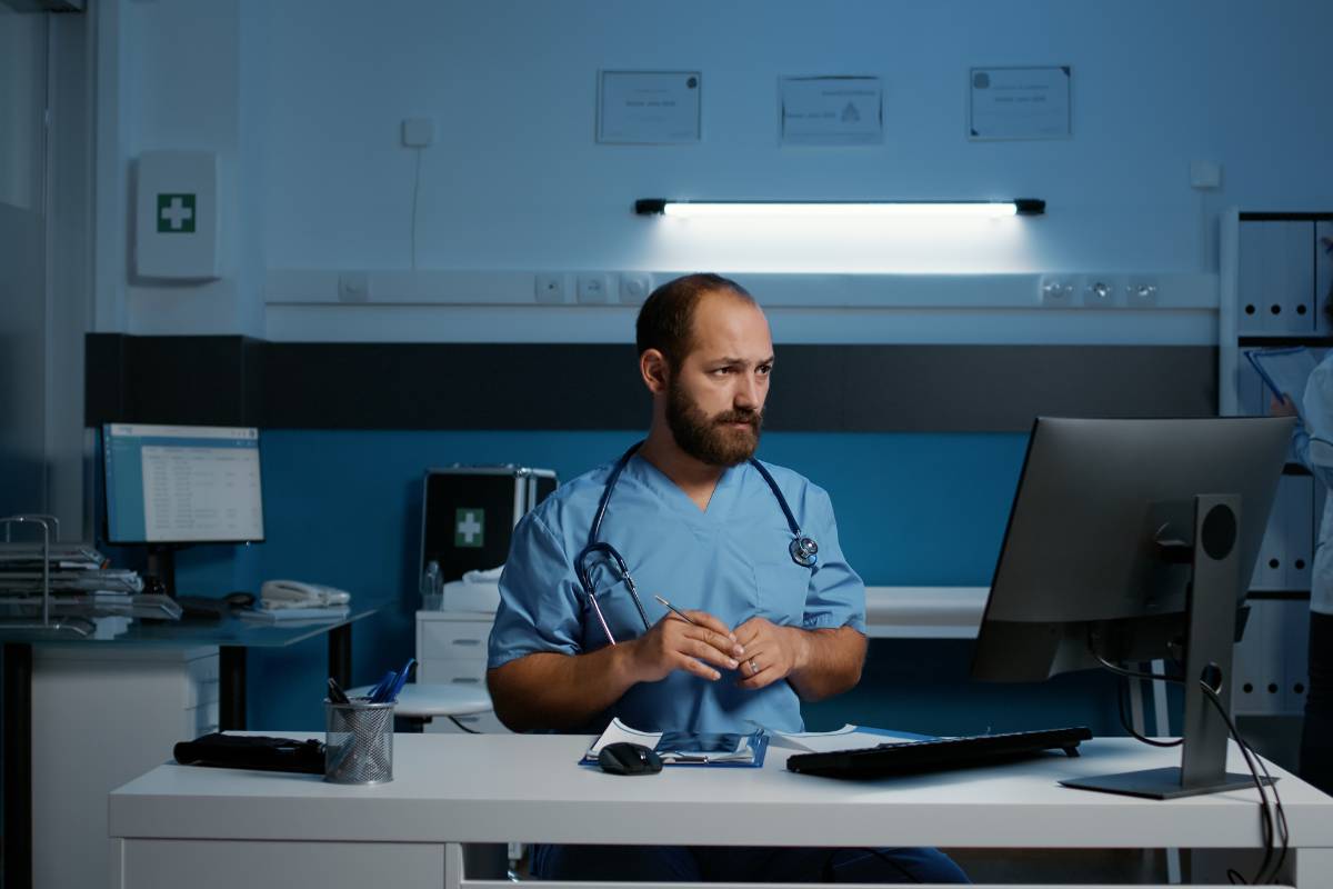A nurse demonstrates the responsibilities of night shift nurses.