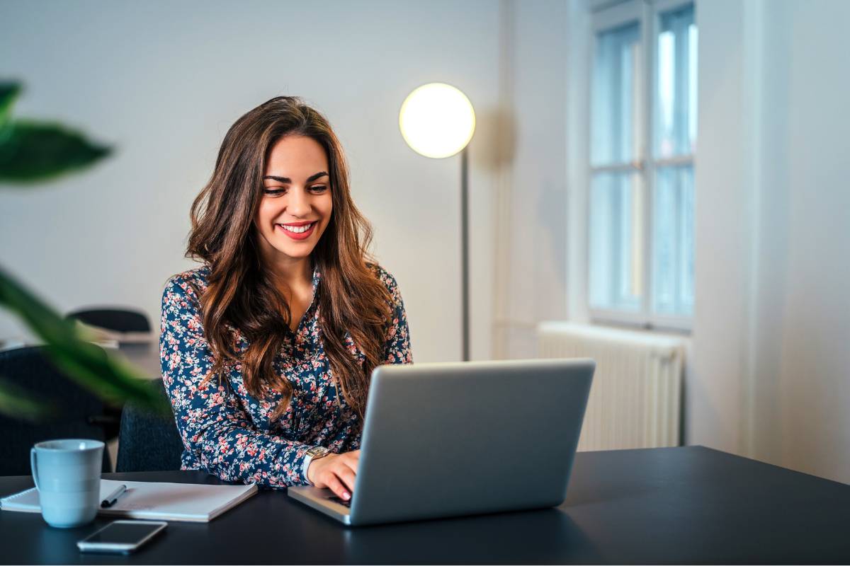 A nurse writer works on a project for a client.