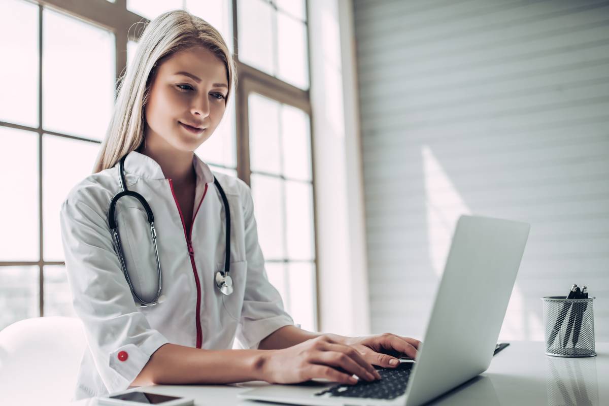 A nurse finds a nursing forum online to discuss clinical practice with other nurses.