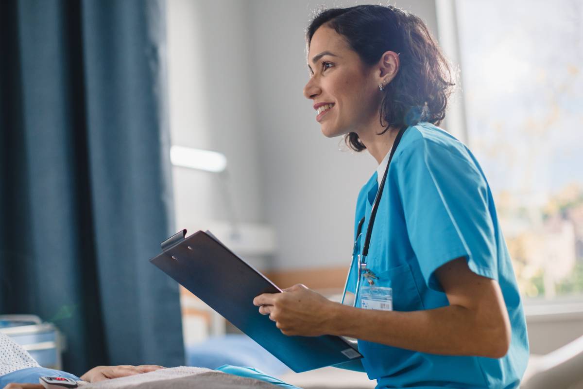 A nurse writes a nursing note example.
