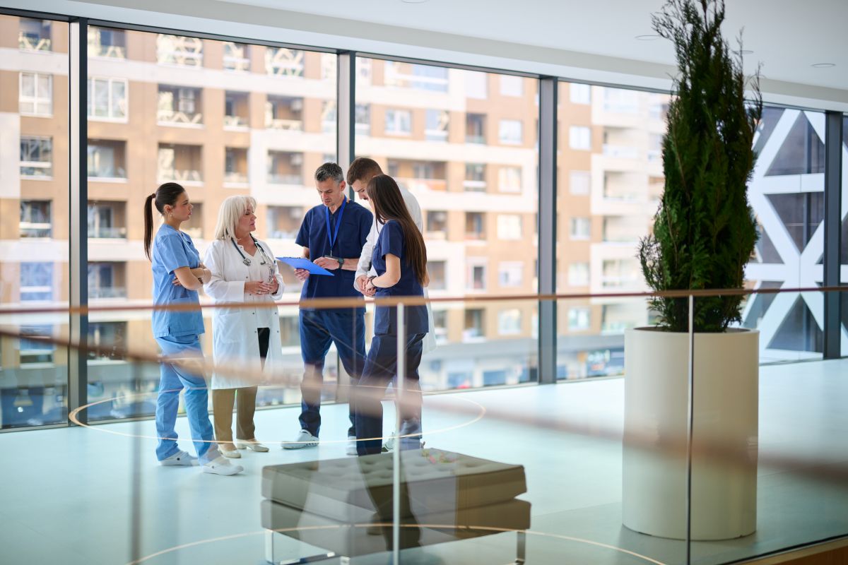 A team of healthcare workers discusses something.