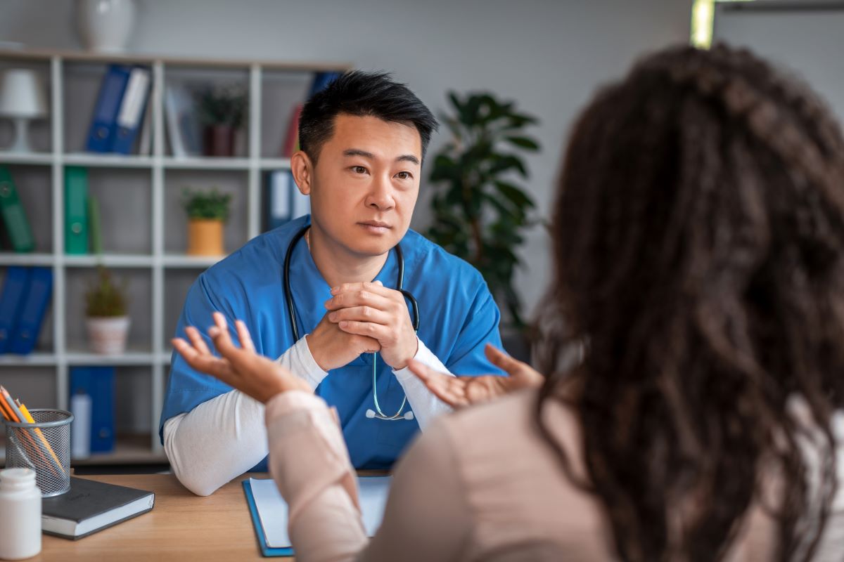 A nurse manager meets with one of her nurses to discuss performance issues.
