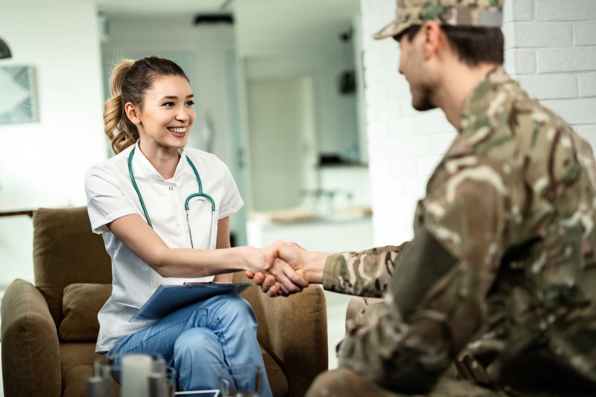 A psychiatric nurse practitioner meets with one of her patients.