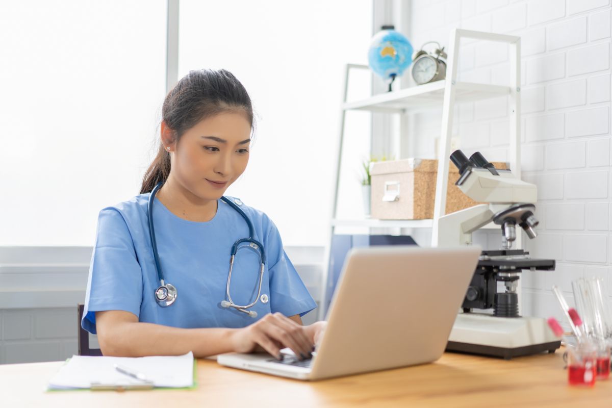 A nurse manager writes a recommendation letter for an ICU nurse.