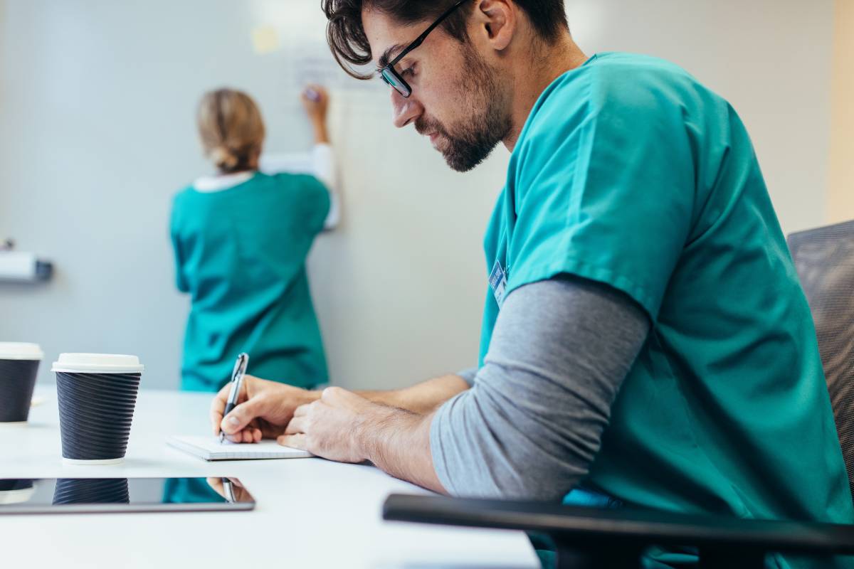 A male sets SMART goals in nursing.