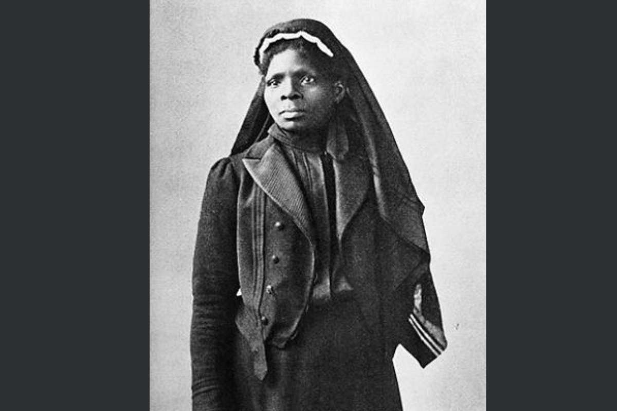 Black-and-white photograph of Susie King Taylor.